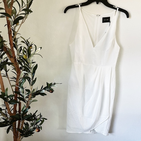 Do+Be white V-neck tulip cut mini dress women’s size small - Picture 3 of 8